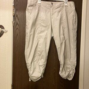 Khaki Curvy Fit Capri Pants